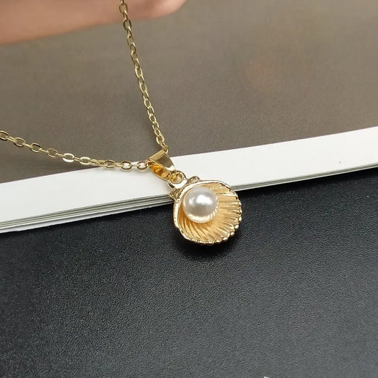 Seabloom Pearl Charm Necklace – Coastal Shell-Inspired Summer Layer