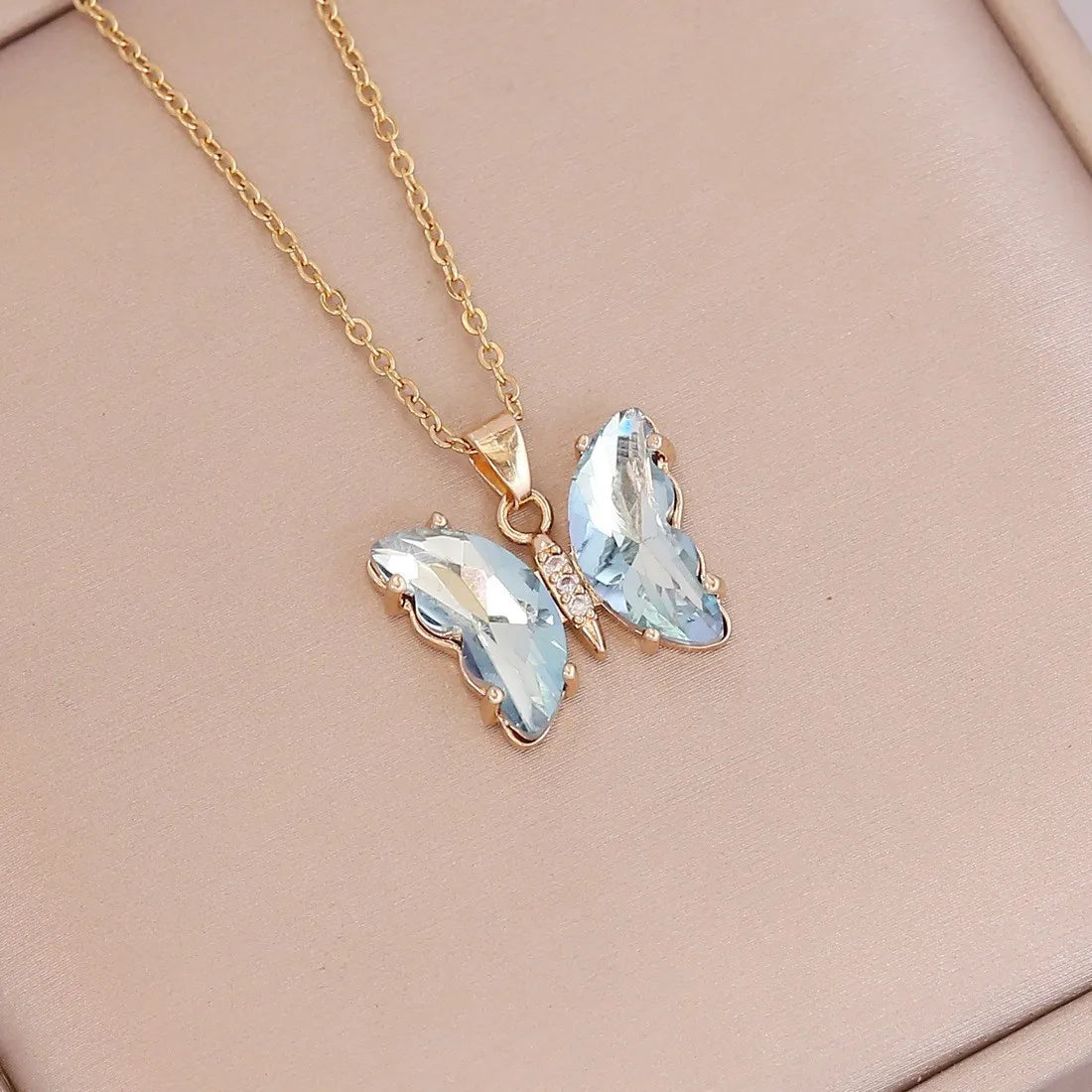 ButterGleam Gradient Pendant ā Gold Y2K-Inspired Bling Choker Necklace