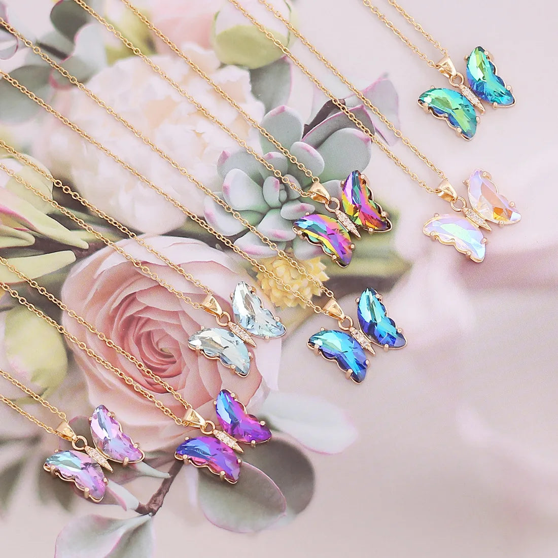 ButterGleam Gradient Pendant ā Gold Y2K-Inspired Bling Choker Necklace