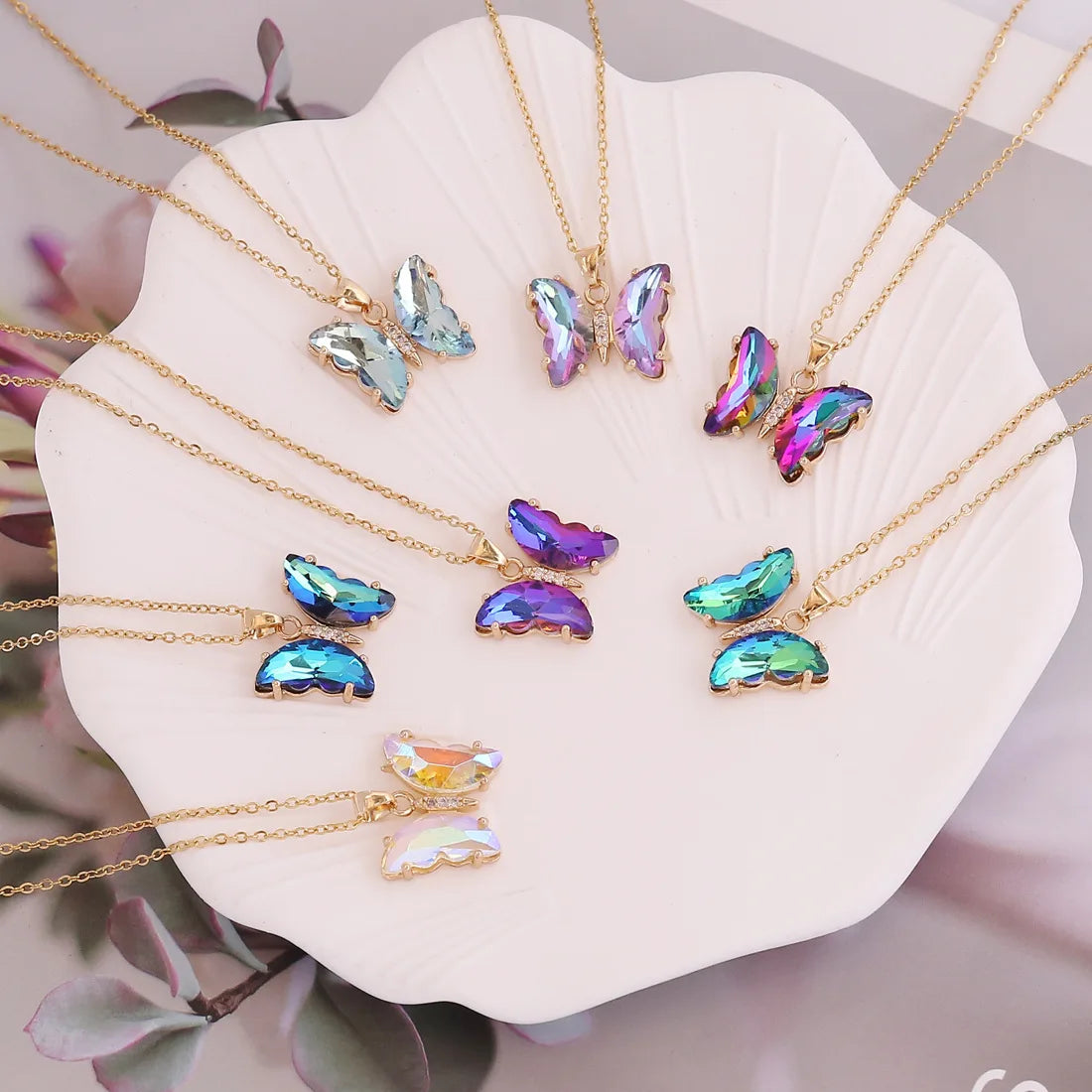 ButterGleam Gradient Pendant ā Gold Y2K-Inspired Bling Choker Necklace