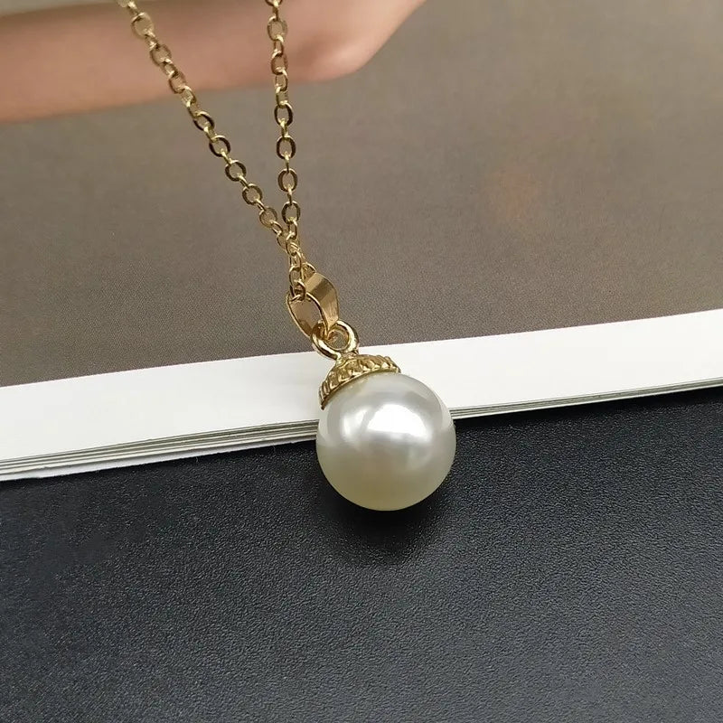 Seabloom Pearl Charm Necklace – Coastal Shell-Inspired Summer Layer