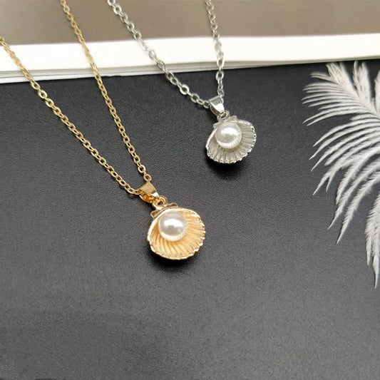 Seabloom Pearl Charm Necklace – Coastal Shell-Inspired Summer Layer