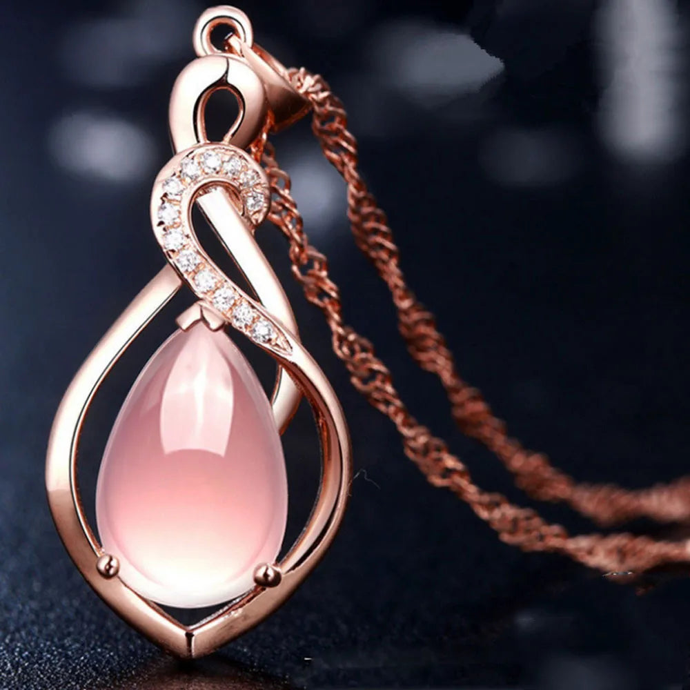 Fashion Simple Necklace for Womens Pink Crystal Alloy Necklaces Pendants Party Temperament Accessories Charm Jewelry for Women