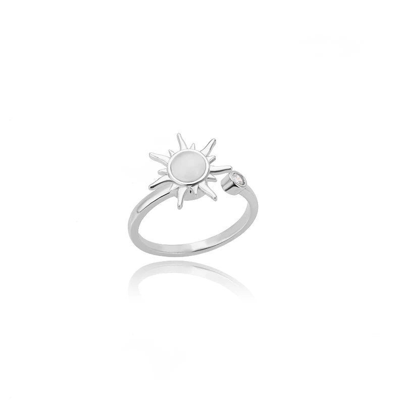 "TwirlCharm Clover Spinner Ring – Anti-Stress Steel Fidget Jewelry with Zircon Sparkle"